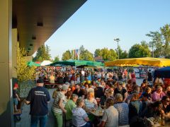 Volle Hallen am Festsonntag