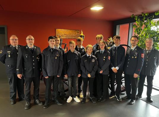 Gruppenbild nach Übergabe der Abzeichen