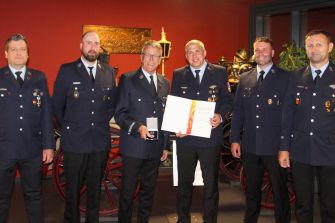 Feuerwehr Tirschenreuth feiert Florianstag mit besonderer Ehrung